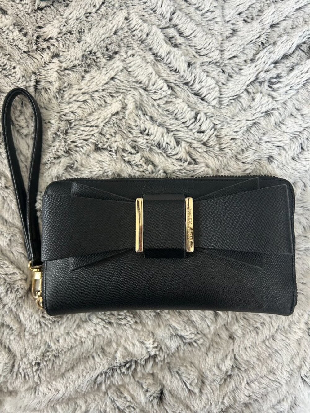 Betsey Johnson Black Bow Zip Around Wristlet Wallet Pink Interior Faux Leather